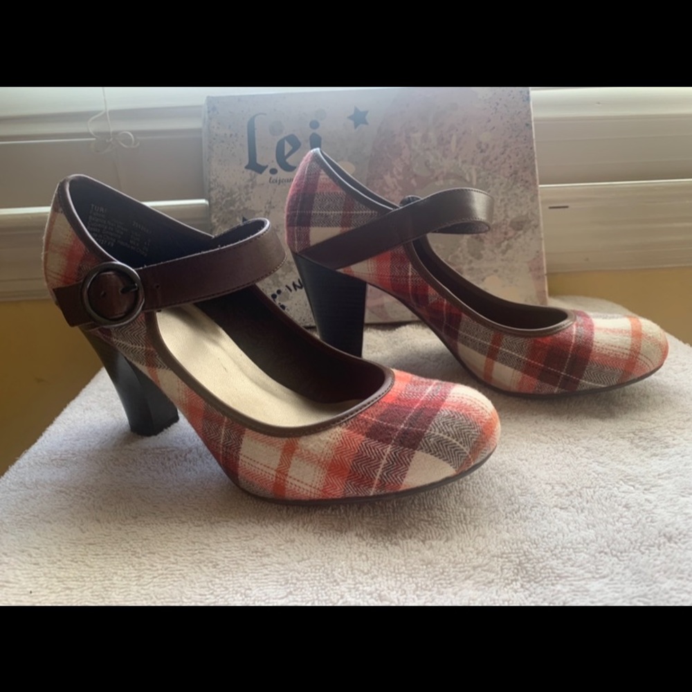 l.e.I Plaid Heels